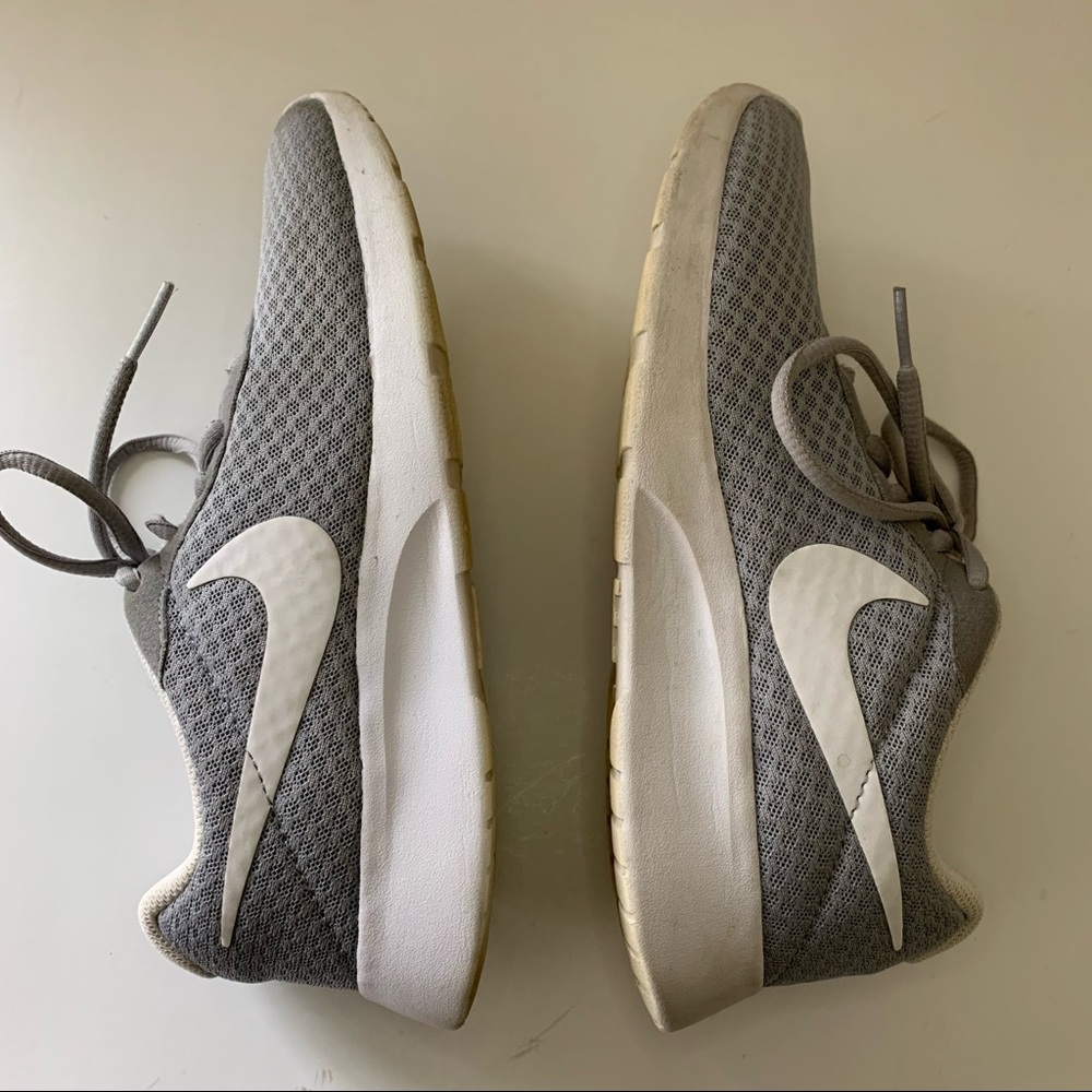 Nike Tanjun Grey / White Sneakers, W7 - Picture 9 of 14